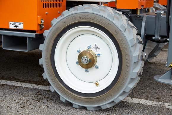 15-snorkel-rt-scissor-non-marking-tire_0