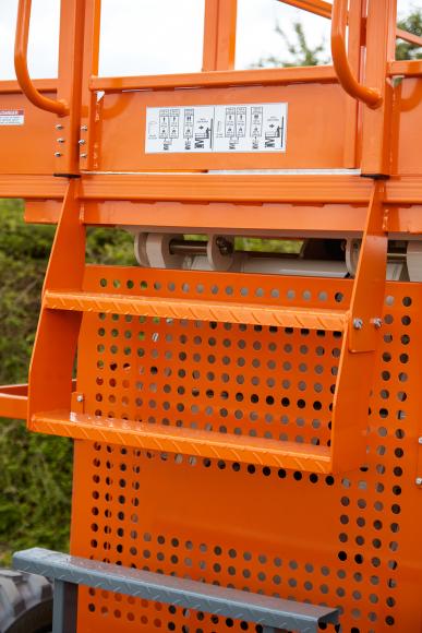 7-snorkel-rt-scissor-robust-step-ladder_2